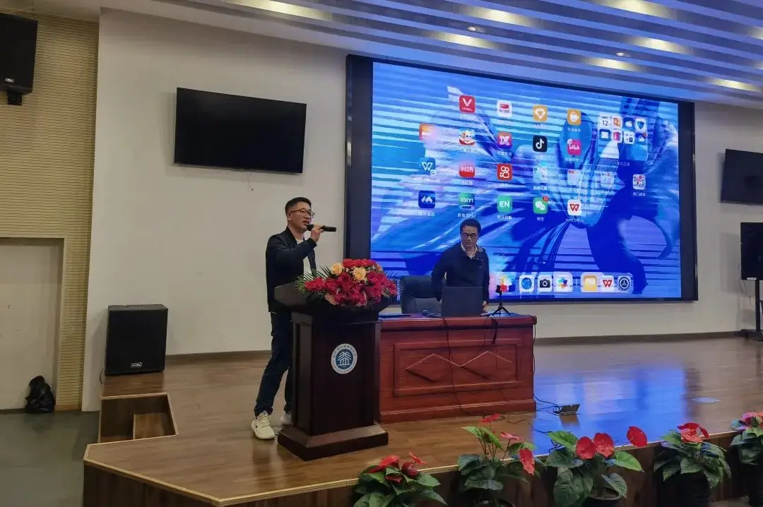 专家引领 助力高考 | 高2024届高考物理答题指导专题讲座 第21张 专家引领 助力高考 | 高2024届高考物理答题指导专题讲座 第21张