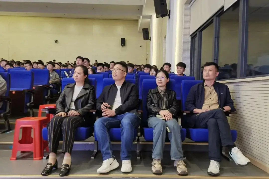 专家引领 助力高考 | 高2024届高考物理答题指导专题讲座 第4张 专家引领 助力高考 | 高2024届高考物理答题指导专题讲座 第4张