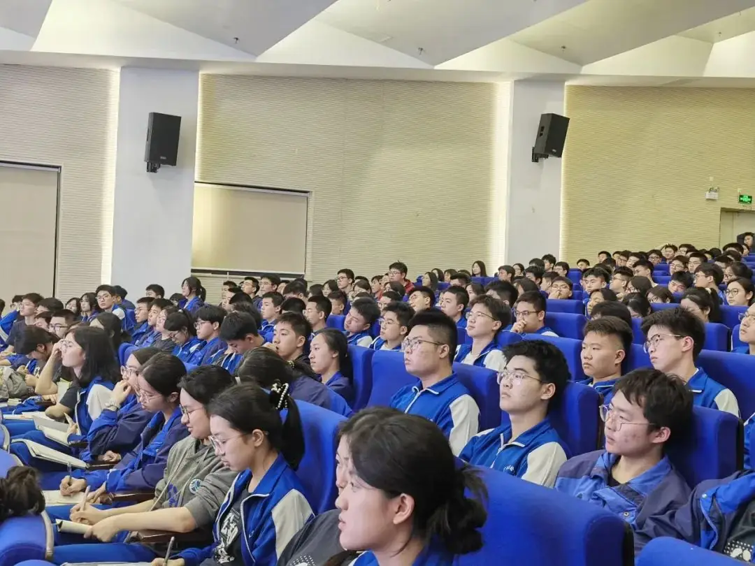 专家引领 助力高考 | 高2024届高考物理答题指导专题讲座 第18张 专家引领 助力高考 | 高2024届高考物理答题指导专题讲座 第18张