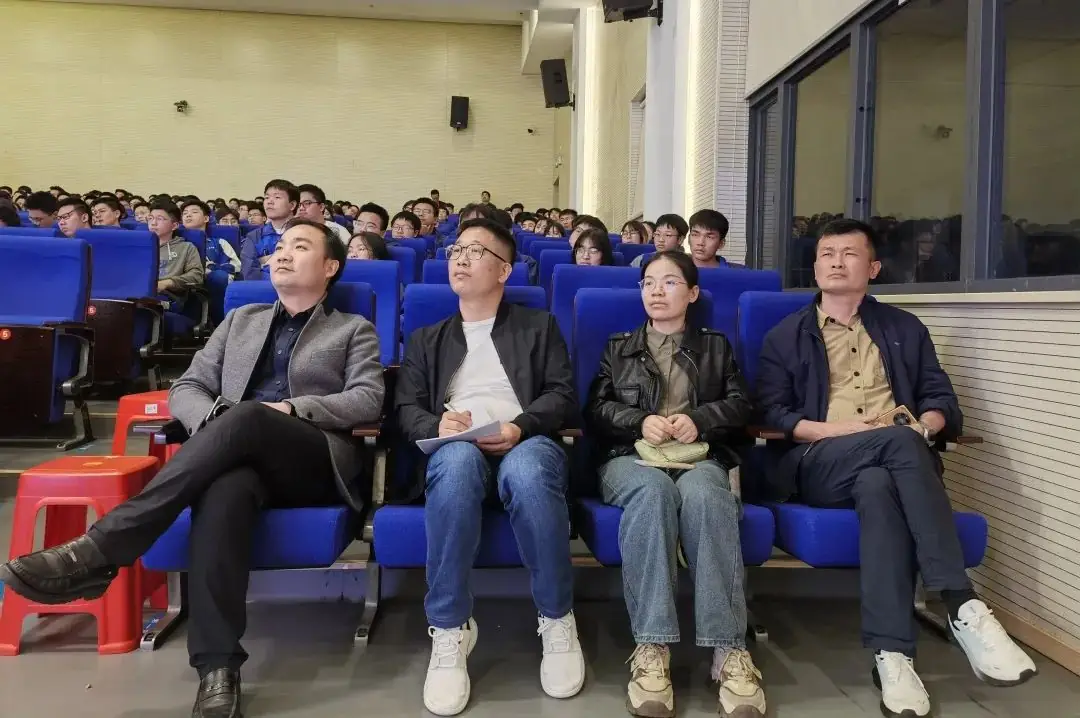专家引领 助力高考 | 高2024届高考物理答题指导专题讲座 第2张 专家引领 助力高考 | 高2024届高考物理答题指导专题讲座 第2张
