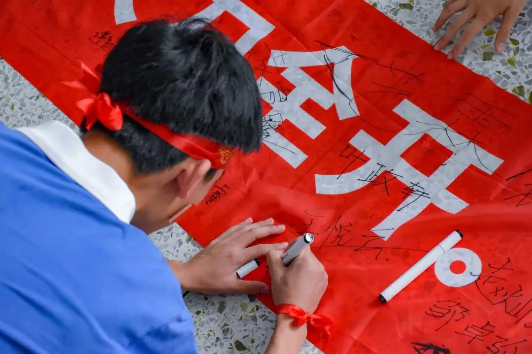 挥鞭策马战中考  誓言凌云绘青春-第38张图片-四季读书网
