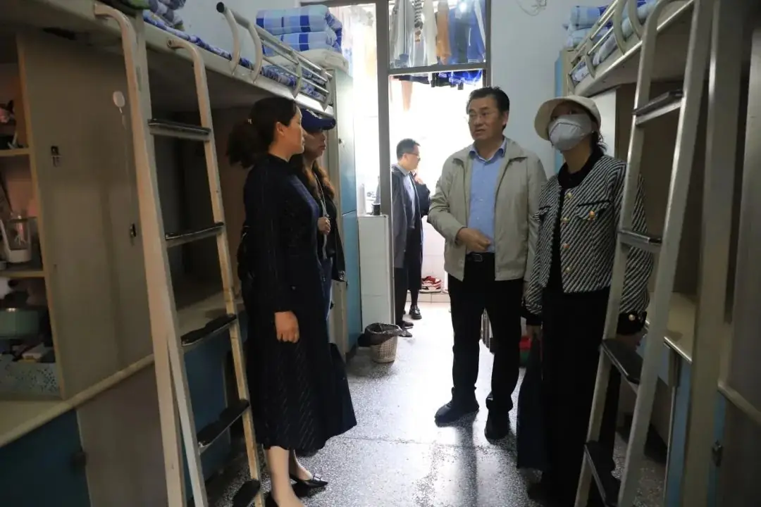 交流共进话高考 昌渝情深育雏鹰——西藏自治区昌都市高考综合改革实践专题培训班走进重庆西藏中学校 第11张 交流共进话高考 昌渝情深育雏鹰——西藏自治区昌都市高考综合改革实践专题培训班走进重庆西藏中学校 第11张