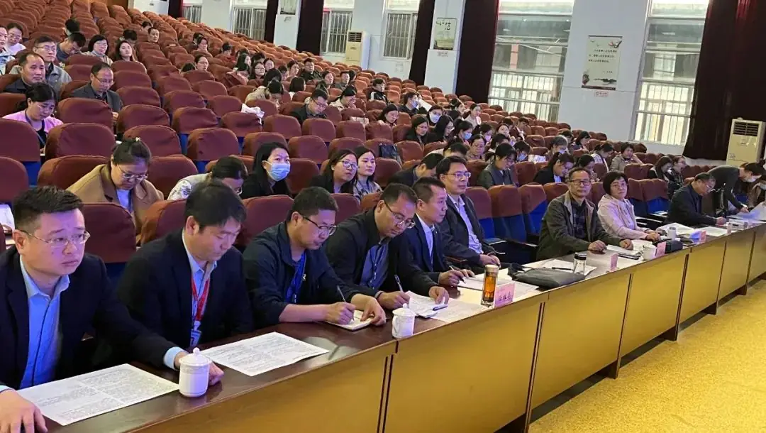 济南市高考作文教学研讨会在凤城高中召开-第10张图片-四季读书网 济南市高考作文教学研讨会在凤城高中召开-第10张图片-四季读书网