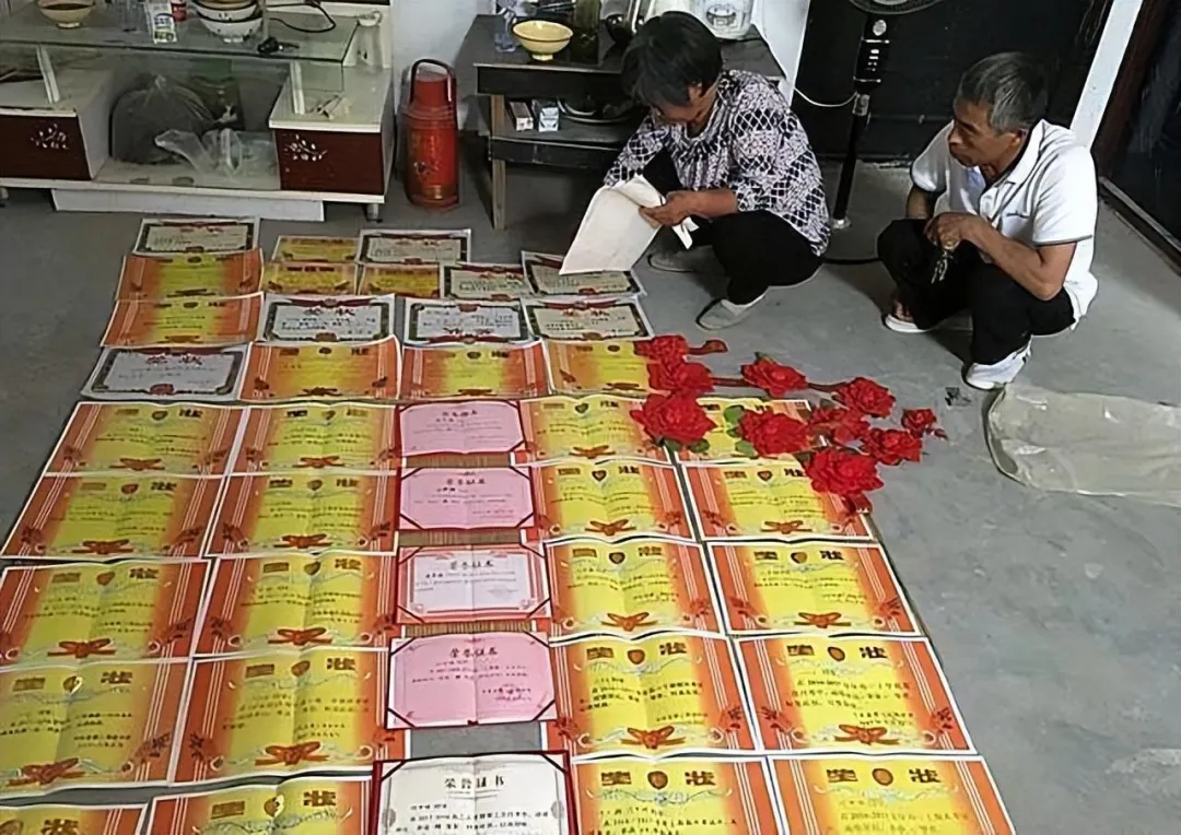 湖南学霸高考仅239分,全校老师不相信,调取监控后,发现竟交了3张白卷…-第5张图片-四季读书网