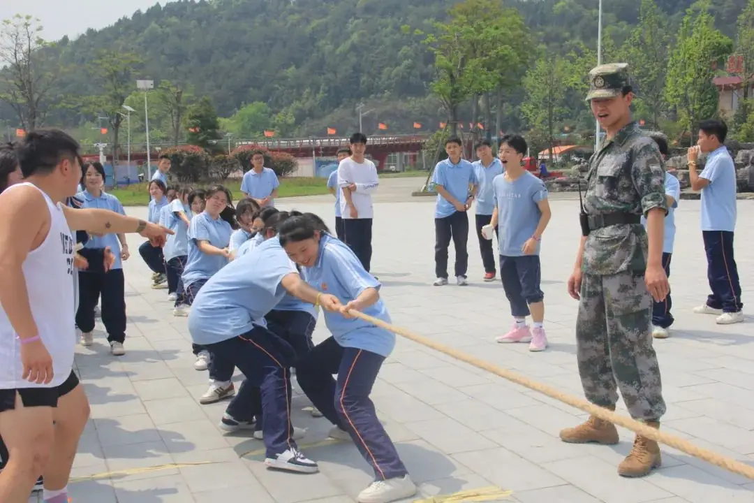 军事研学正当时,逐梦高考启新程——独山县兴农中学高三学生研学活动-第20张图片-四季读书网 军事研学正当时,逐梦高考启新程——独山县兴农中学高三学生研学活动-第20张图片-四季读书网