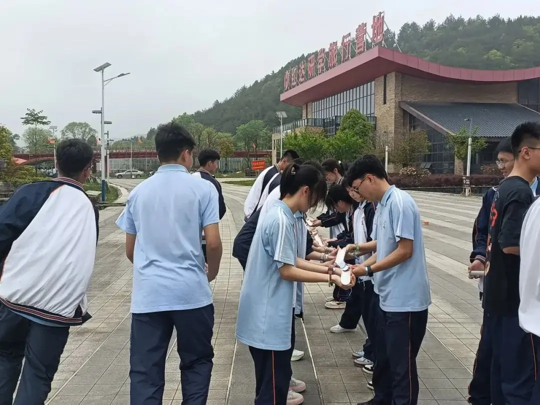 军事研学正当时,逐梦高考启新程——独山县兴农中学高三学生研学活动-第23张图片-四季读书网 军事研学正当时,逐梦高考启新程——独山县兴农中学高三学生研学活动-第23张图片-四季读书网