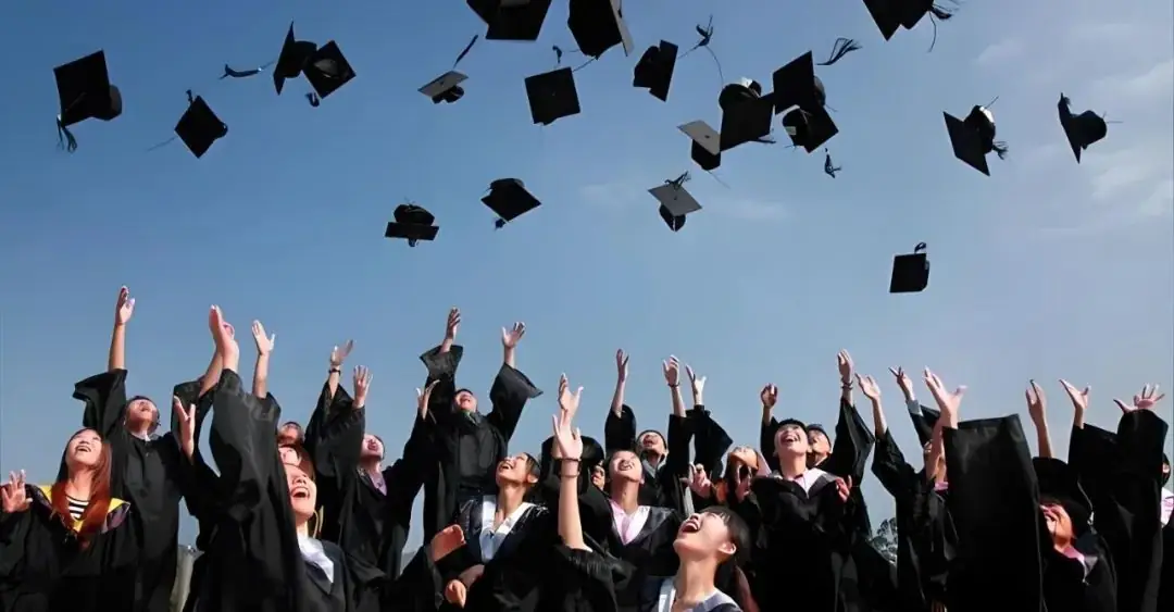 成人高考有学士学位证书吗?考学位需要满足那些条件呢?-第1张图片-四季读书网