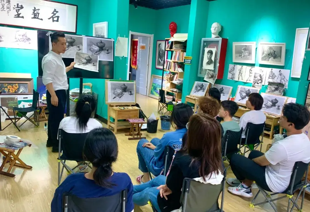 (高考美术班招生)教授+名师——济南西部有一家成绩好,小班制教学的名师班招生了!(限招20人)-第31张图片-四季读书网 (高考美术班招生)教授+名师——济南西部有一家成绩好,小班制教学的名师班招生了!(限招20人)-第31张图片-四季读书网