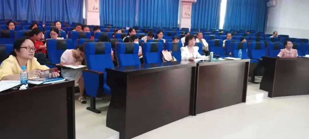 浦北县语文学科高考备考“简乐课堂”主题教研活动暨何艳燕名师工作室活动在浦北中学举行-第6张图片-四季读书网