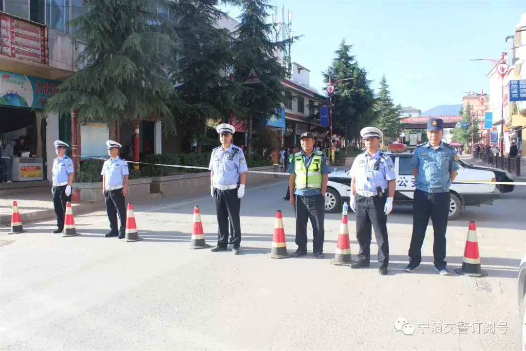 “高考”偶遇“端午”宁蒗交警蜀黍们全力护航-第4张图片-四季读书网 “高考”偶遇“端午”宁蒗交警蜀黍们全力护航-第4张图片-四季读书网