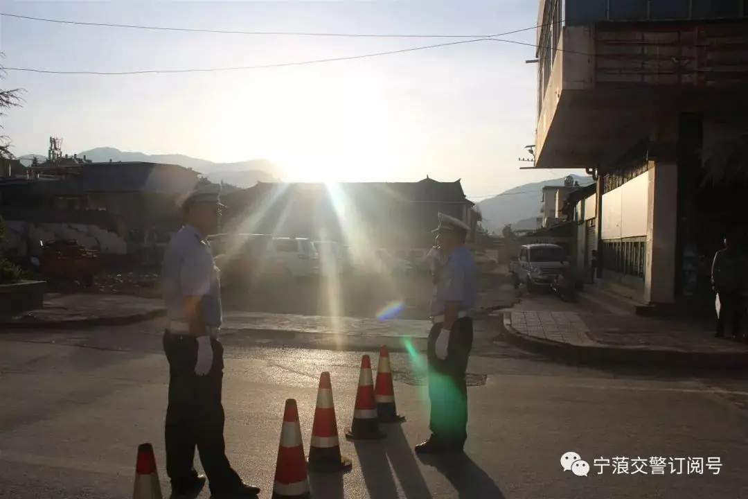 “高考”偶遇“端午”宁蒗交警蜀黍们全力护航-第7张图片-四季读书网 “高考”偶遇“端午”宁蒗交警蜀黍们全力护航-第7张图片-四季读书网