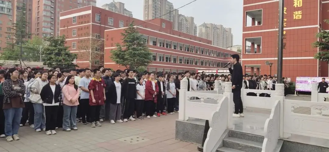 少年不负凌云志,奋起逐梦向远方——高考倒计时50日冲刺动员会-第5张图片-四季读书网 少年不负凌云志,奋起逐梦向远方——高考倒计时50日冲刺动员会-第5张图片-四季读书网