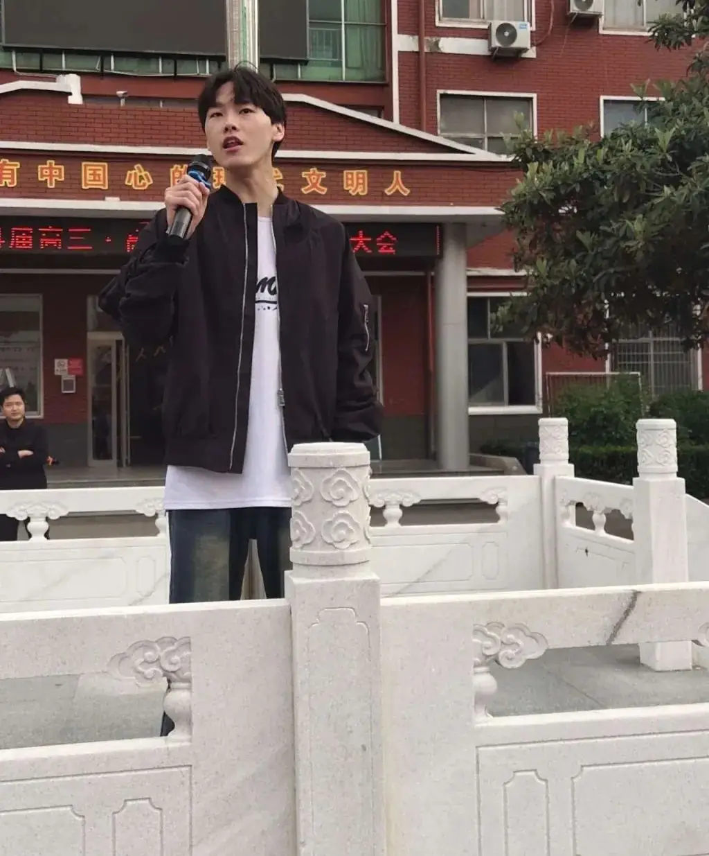 少年不负凌云志,奋起逐梦向远方——高考倒计时50日冲刺动员会-第7张图片-四季读书网 少年不负凌云志,奋起逐梦向远方——高考倒计时50日冲刺动员会-第7张图片-四季读书网