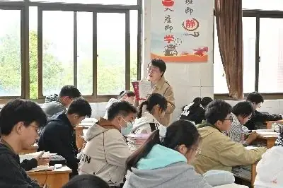 专家引领把方向 赋能中考促发展——区教师发展中心到实验中学进行教学工作专项调研-第15张图片-四季读书网 专家引领把方向 赋能中考促发展——区教师发展中心到实验中学进行教学工作专项调研-第15张图片-四季读书网