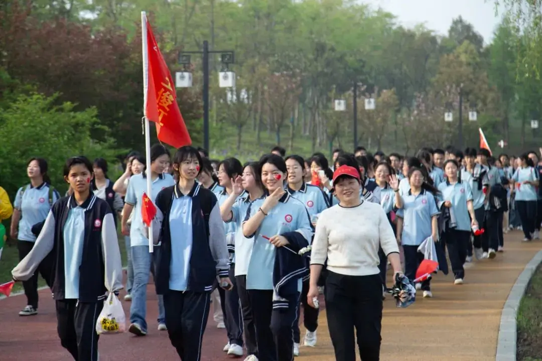 我校组织冲刺高考50天誓师暨高三“东湖行”远足活动 第10张 我校组织冲刺高考50天誓师暨高三“东湖行”远足活动 第10张