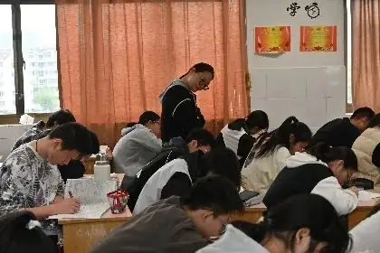 专家引领把方向 赋能中考促发展——区教师发展中心到实验中学进行教学工作专项调研-第8张图片-四季读书网 专家引领把方向 赋能中考促发展——区教师发展中心到实验中学进行教学工作专项调研-第8张图片-四季读书网