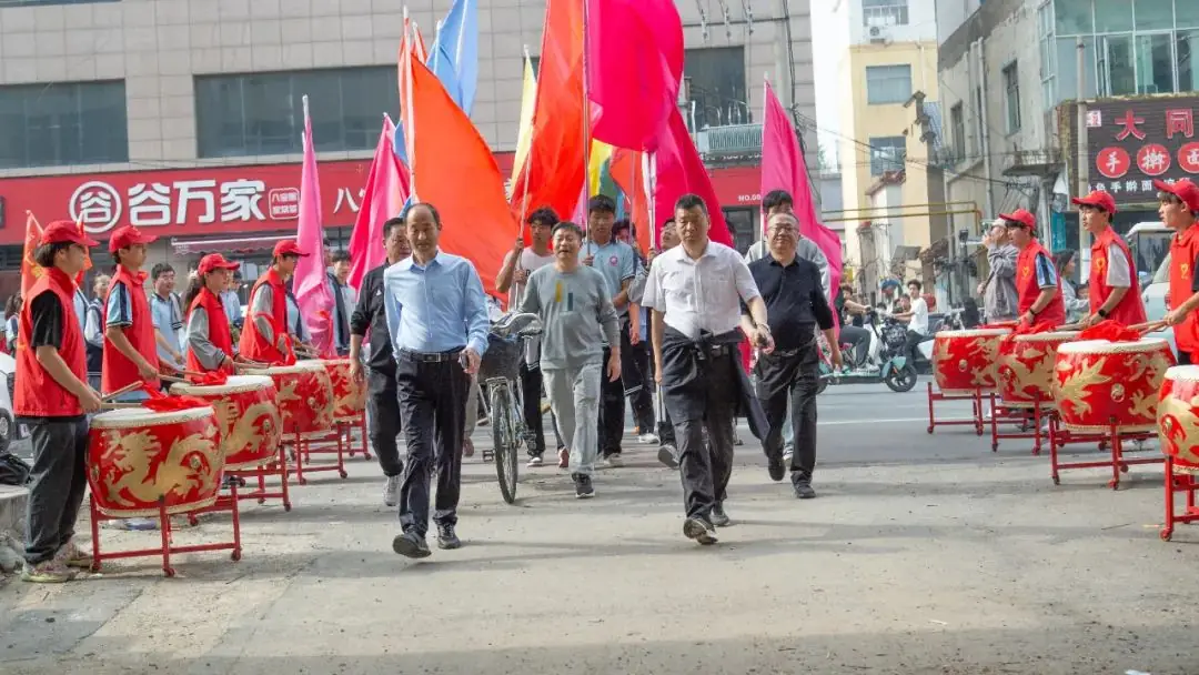 我校组织冲刺高考50天誓师暨高三“东湖行”远足活动 第18张 我校组织冲刺高考50天誓师暨高三“东湖行”远足活动 第18张