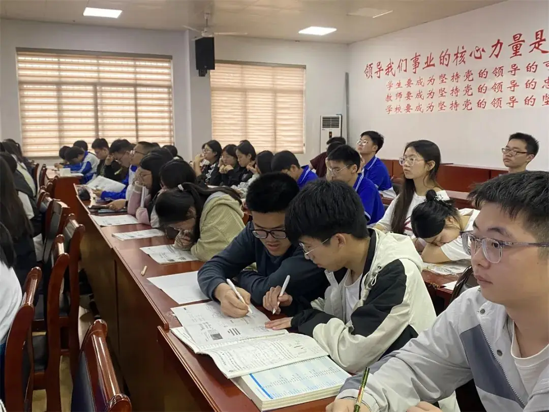 专家点睛扬斗志,助力高考续辉煌---长沙南雅中学教学专家来宁乡二中指导高考备考纪实-第9张图片-四季读书网