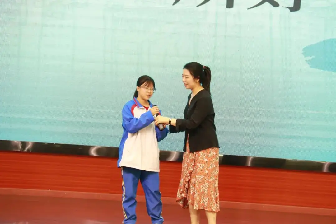 为中考赋能丨海亮教育集团清北朋辈导师团至我校开展励志讲座及学法指导-第10张图片-四季读书网