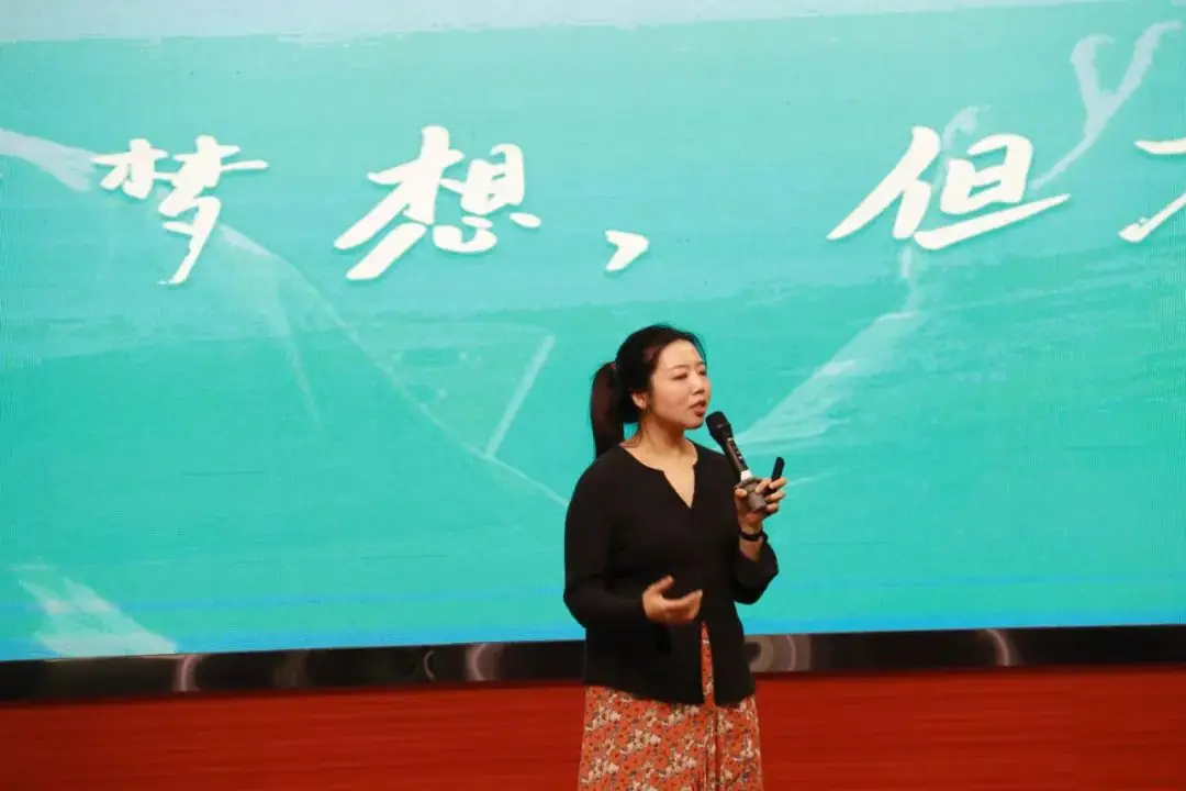 为中考赋能丨海亮教育集团清北朋辈导师团至我校开展励志讲座及学法指导-第6张图片-四季读书网