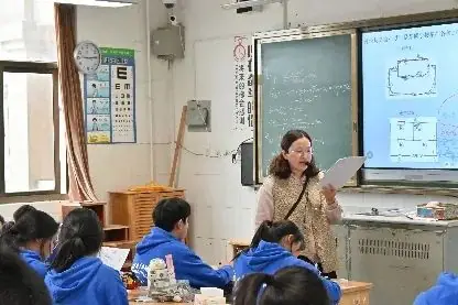 专家引领把方向 赋能中考促发展——区教师发展中心到实验中学进行教学工作专项调研-第11张图片-四季读书网 专家引领把方向 赋能中考促发展——区教师发展中心到实验中学进行教学工作专项调研-第11张图片-四季读书网