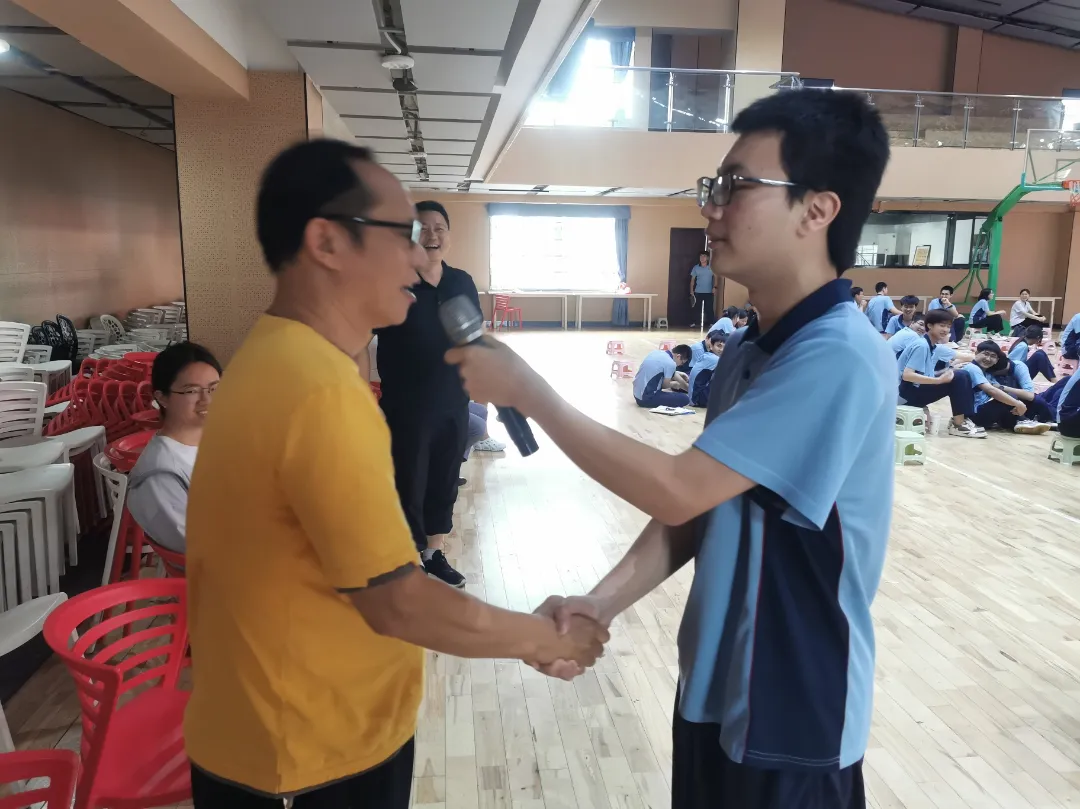 决战高考 成就梦想 | 中国著名青年励志演说家莅临海口山高高级实验中学开展高三励志演讲-第13张图片-四季读书网