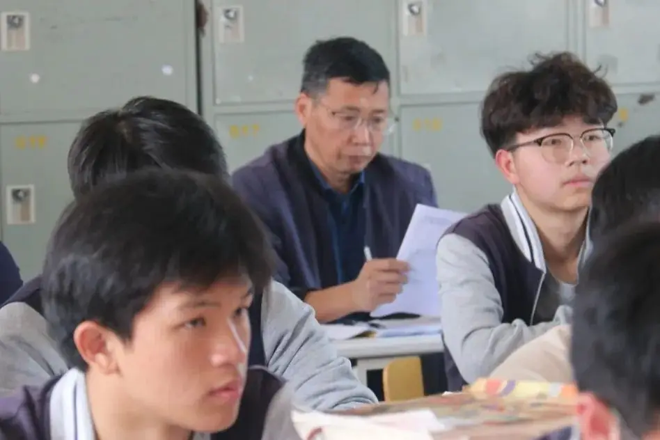 “冲刺高考·我来助跑”|汾口中学:诊断·调整·再出发——县教育发展研究中心莅临我校开展高三教学调研-第52张图片-四季读书网