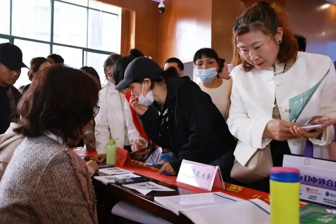 助力高考|我校举行2024年“高校进校园”高考招生宣讲活动-第10张图片-四季读书网