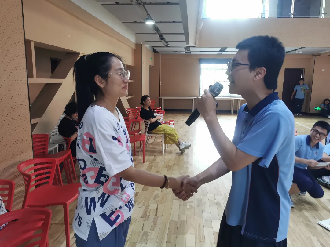决战高考 成就梦想 | 中国著名青年励志演说家莅临海口山高高级实验中学开展高三励志演讲-第16张图片-四季读书网