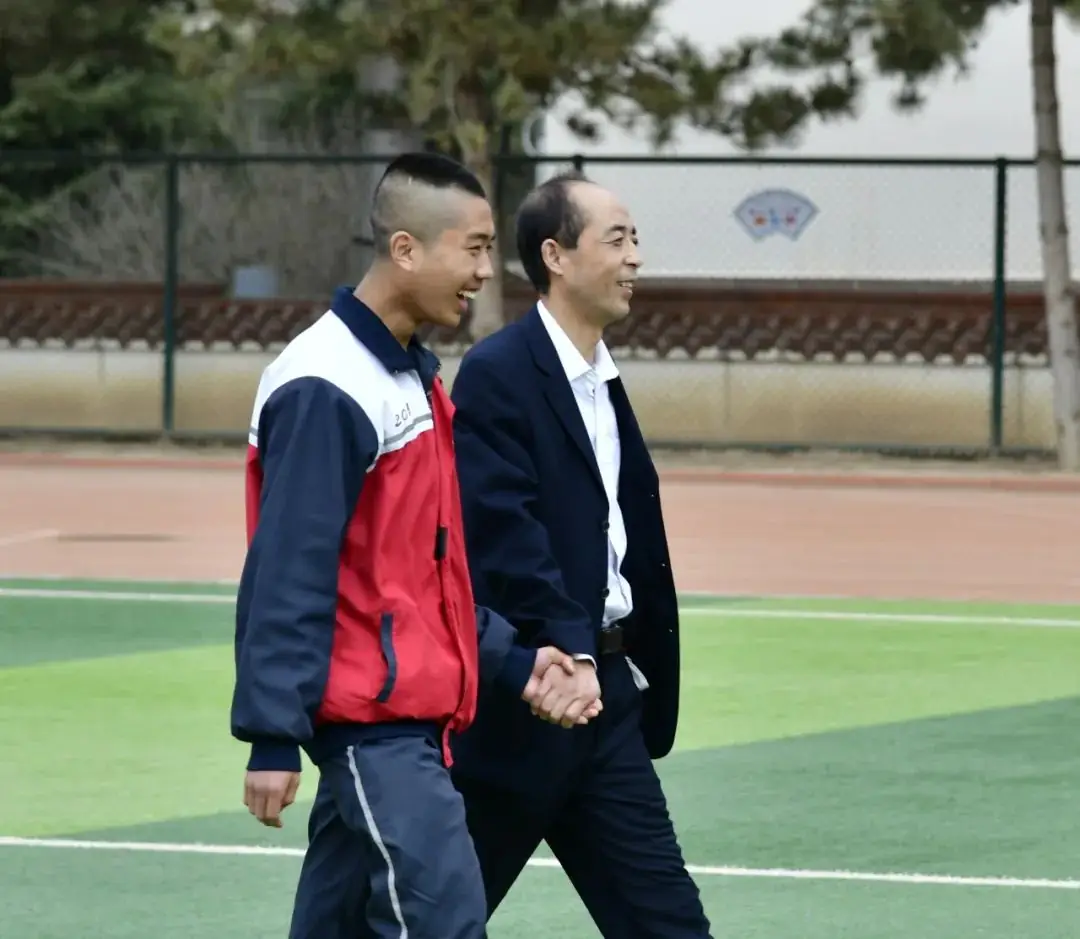 点燃激情,赢战中考——庆阳第四中学2024届中考百日誓师及励志教育大会-第24张图片-四季读书网
