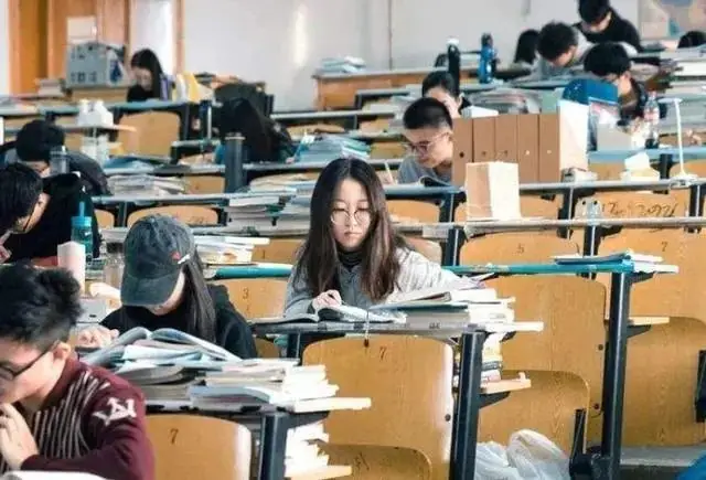 高考500分左右,学生“优先”选择这6所大学,就业率均在90%-第8张图片-四季读书网