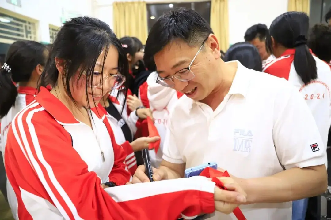 致远中学2024年高考冲刺励志演讲-第24张图片-四季读书网