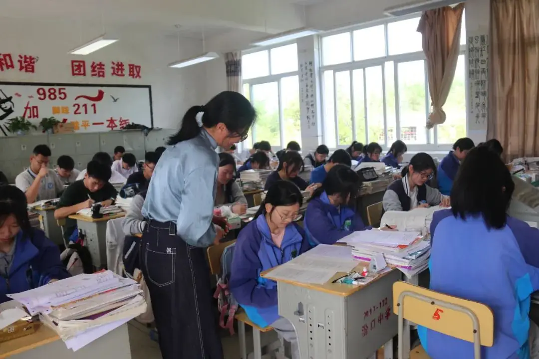 “冲刺高考·我来助跑”|汾口中学:诊断·调整·再出发——县教育发展研究中心莅临我校开展高三教学调研-第16张图片-四季读书网