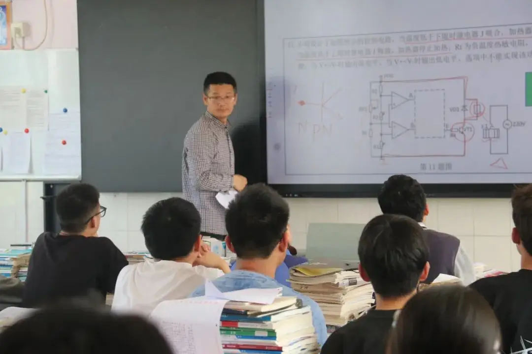 “冲刺高考·我来助跑”|汾口中学:诊断·调整·再出发——县教育发展研究中心莅临我校开展高三教学调研-第21张图片-四季读书网