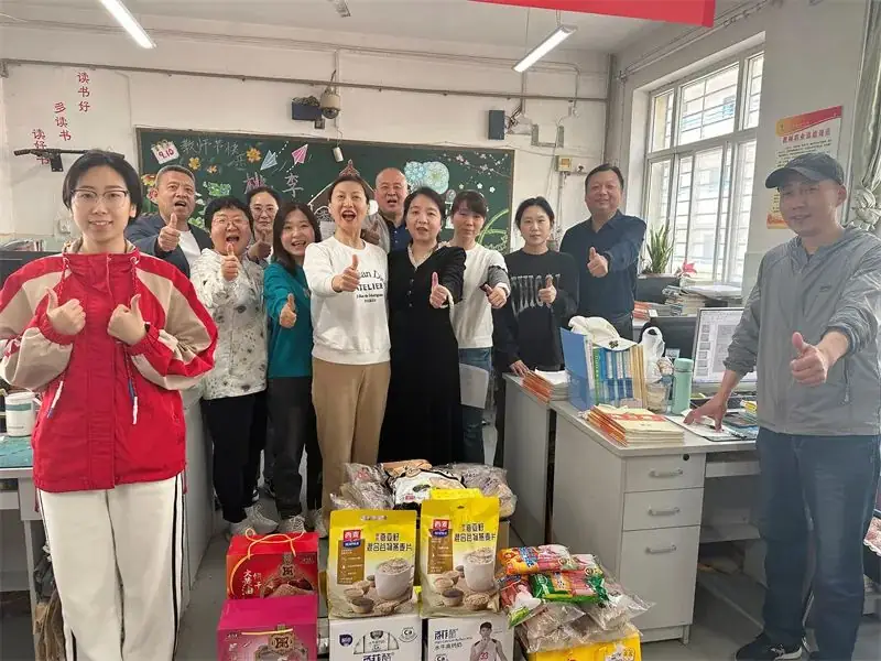 关爱添动力、全力赴中考——保定七中工会及校领导慰问初三年级教师-第2张图片-四季读书网