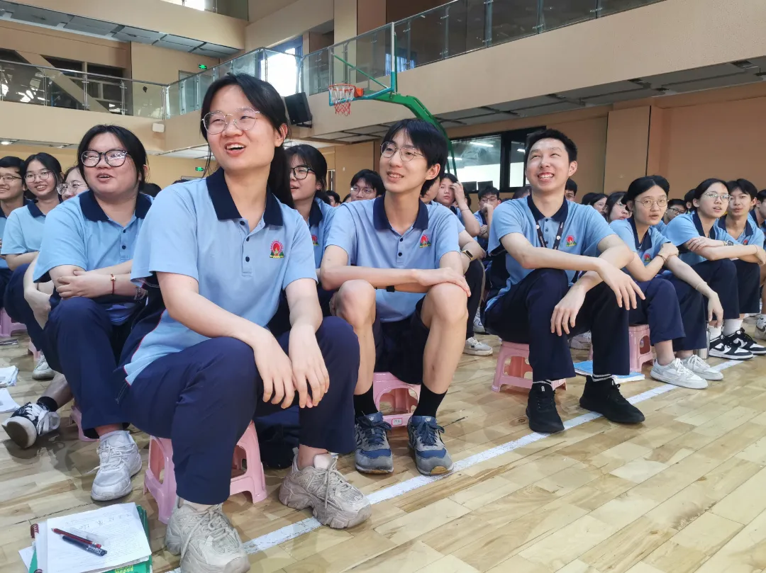 决战高考 成就梦想 | 中国著名青年励志演说家莅临海口山高高级实验中学开展高三励志演讲-第9张图片-四季读书网