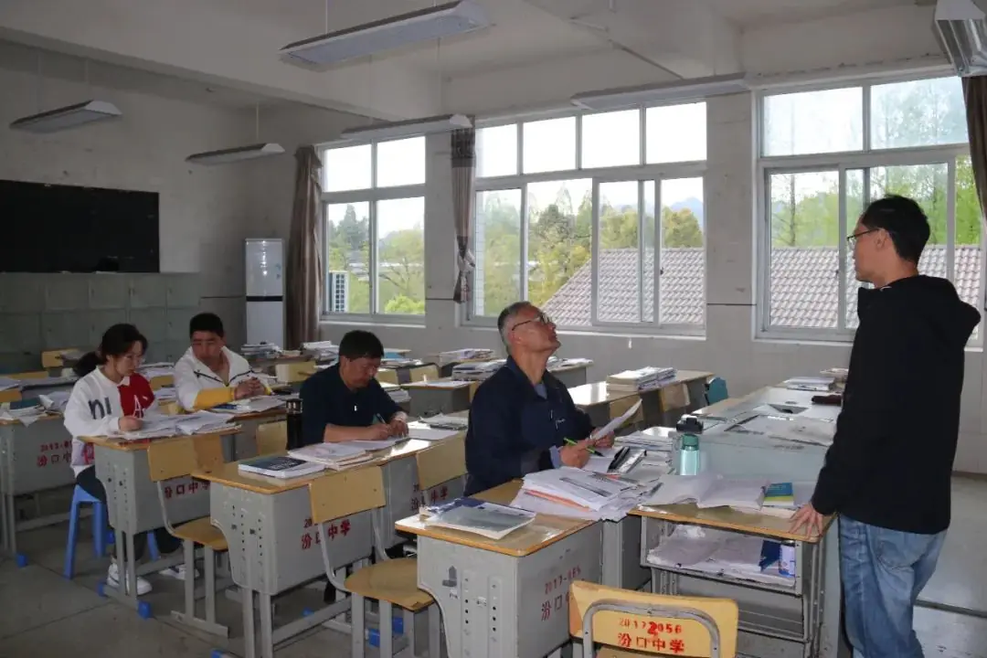 “冲刺高考·我来助跑”|汾口中学:诊断·调整·再出发——县教育发展研究中心莅临我校开展高三教学调研-第7张图片-四季读书网