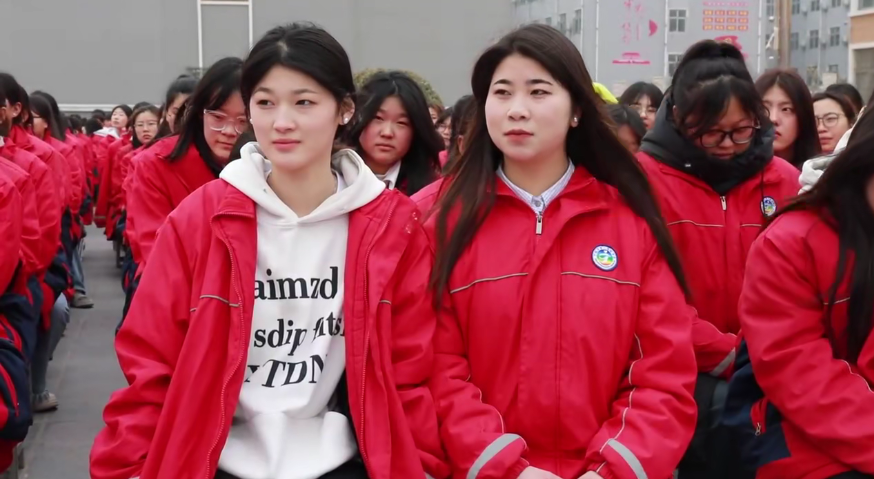 《决战高考 超越梦想》励志演讲会走进宁陵县第二高级中学 第4张 《决战高考 超越梦想》励志演讲会走进宁陵县第二高级中学 第4张