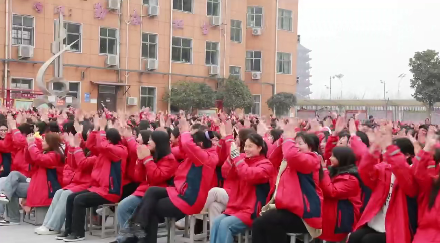 《决战高考 超越梦想》励志演讲会走进宁陵县第二高级中学 第2张 《决战高考 超越梦想》励志演讲会走进宁陵县第二高级中学 第2张