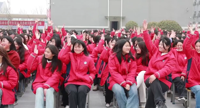 《决战高考 超越梦想》励志演讲会走进宁陵县第二高级中学 第3张 《决战高考 超越梦想》励志演讲会走进宁陵县第二高级中学 第3张