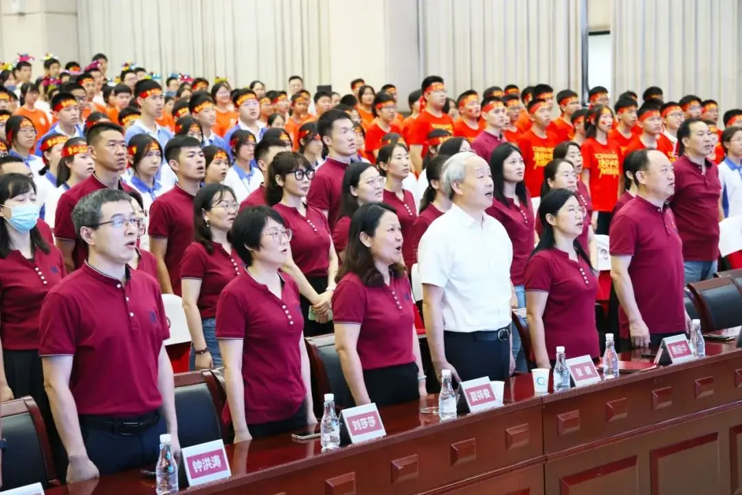 誓言凌云燃斗志,破浪前行迎中考——红岭中学园岭初中部2024年中考誓师大会顺利举行-第6张图片-四季读书网 誓言凌云燃斗志,破浪前行迎中考——红岭中学园岭初中部2024年中考誓师大会顺利举行-第6张图片-四季读书网