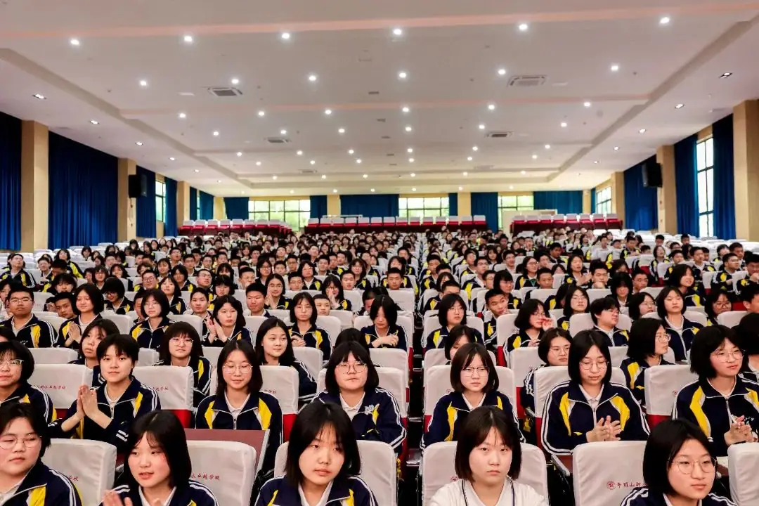 衡水卓越丨“书法赋能 提分高考”——北京大学陈刚教授到我校开展专题讲座-第11张图片-四季读书网 衡水卓越丨“书法赋能 提分高考”——北京大学陈刚教授到我校开展专题讲座-第11张图片-四季读书网