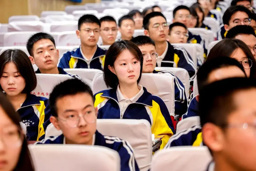 衡水卓越丨“书法赋能 提分高考”——北京大学陈刚教授到我校开展专题讲座-第14张图片-四季读书网 衡水卓越丨“书法赋能 提分高考”——北京大学陈刚教授到我校开展专题讲座-第14张图片-四季读书网