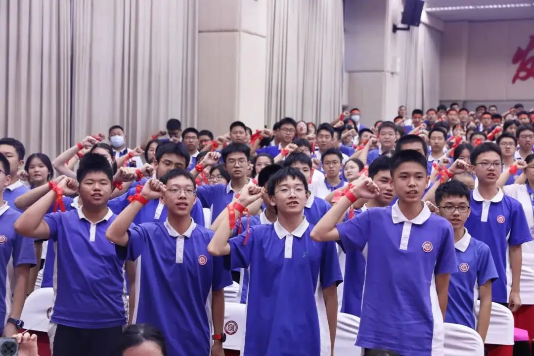 誓言凌云燃斗志,破浪前行迎中考——红岭中学园岭初中部2024年中考誓师大会顺利举行-第65张图片-四季读书网 誓言凌云燃斗志,破浪前行迎中考——红岭中学园岭初中部2024年中考誓师大会顺利举行-第65张图片-四季读书网