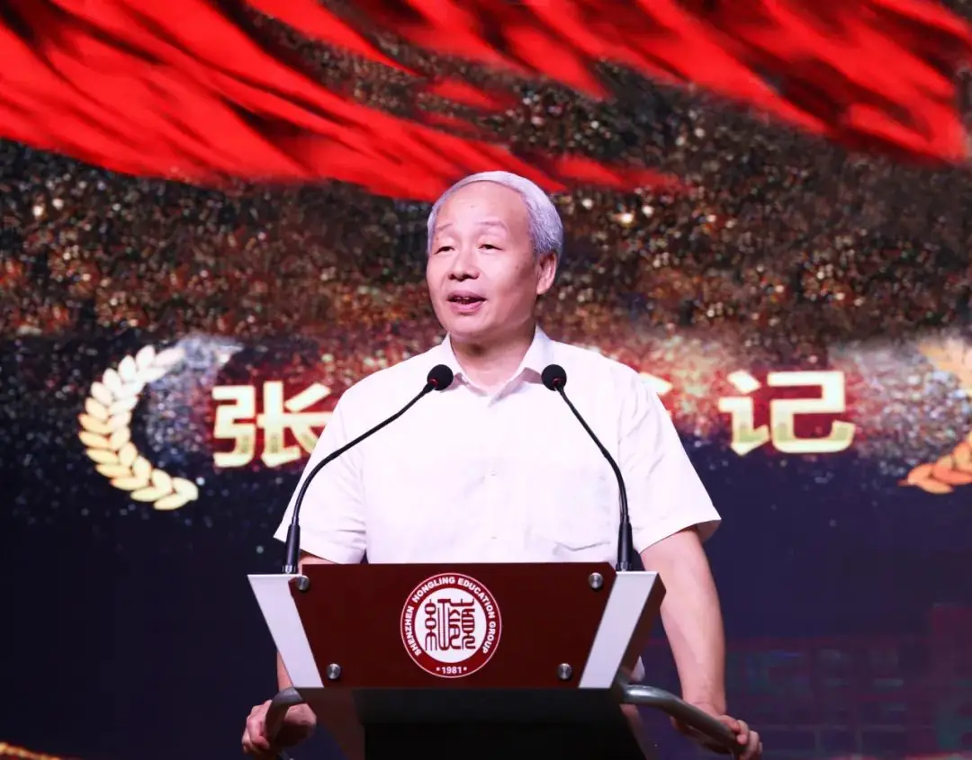 誓言凌云燃斗志,破浪前行迎中考——红岭中学园岭初中部2024年中考誓师大会顺利举行-第68张图片-四季读书网 誓言凌云燃斗志,破浪前行迎中考——红岭中学园岭初中部2024年中考誓师大会顺利举行-第68张图片-四季读书网