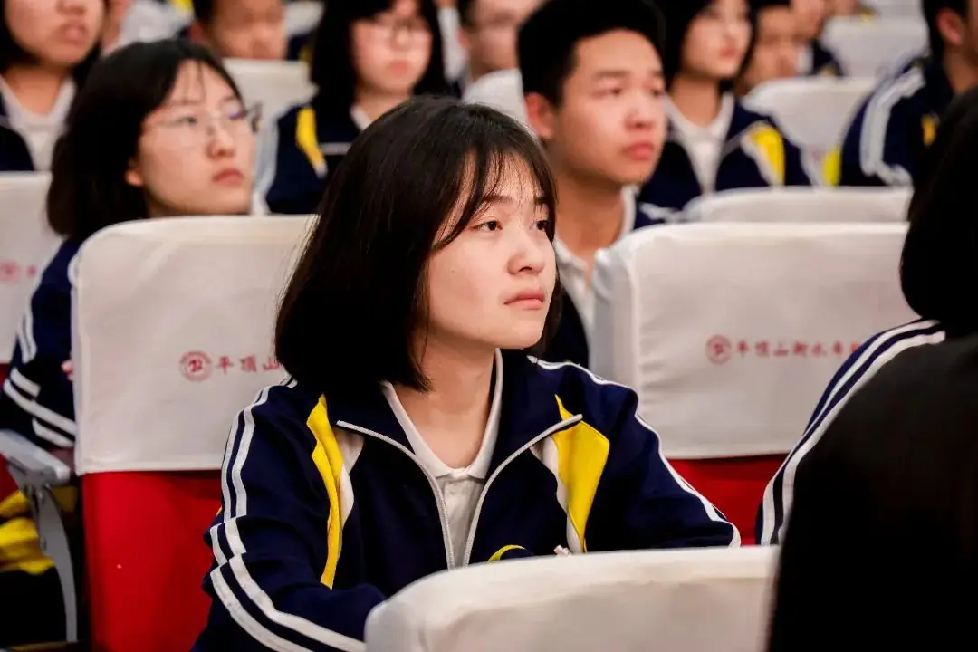 衡水卓越丨“书法赋能 提分高考”——北京大学陈刚教授到我校开展专题讲座-第9张图片-四季读书网 衡水卓越丨“书法赋能 提分高考”——北京大学陈刚教授到我校开展专题讲座-第9张图片-四季读书网