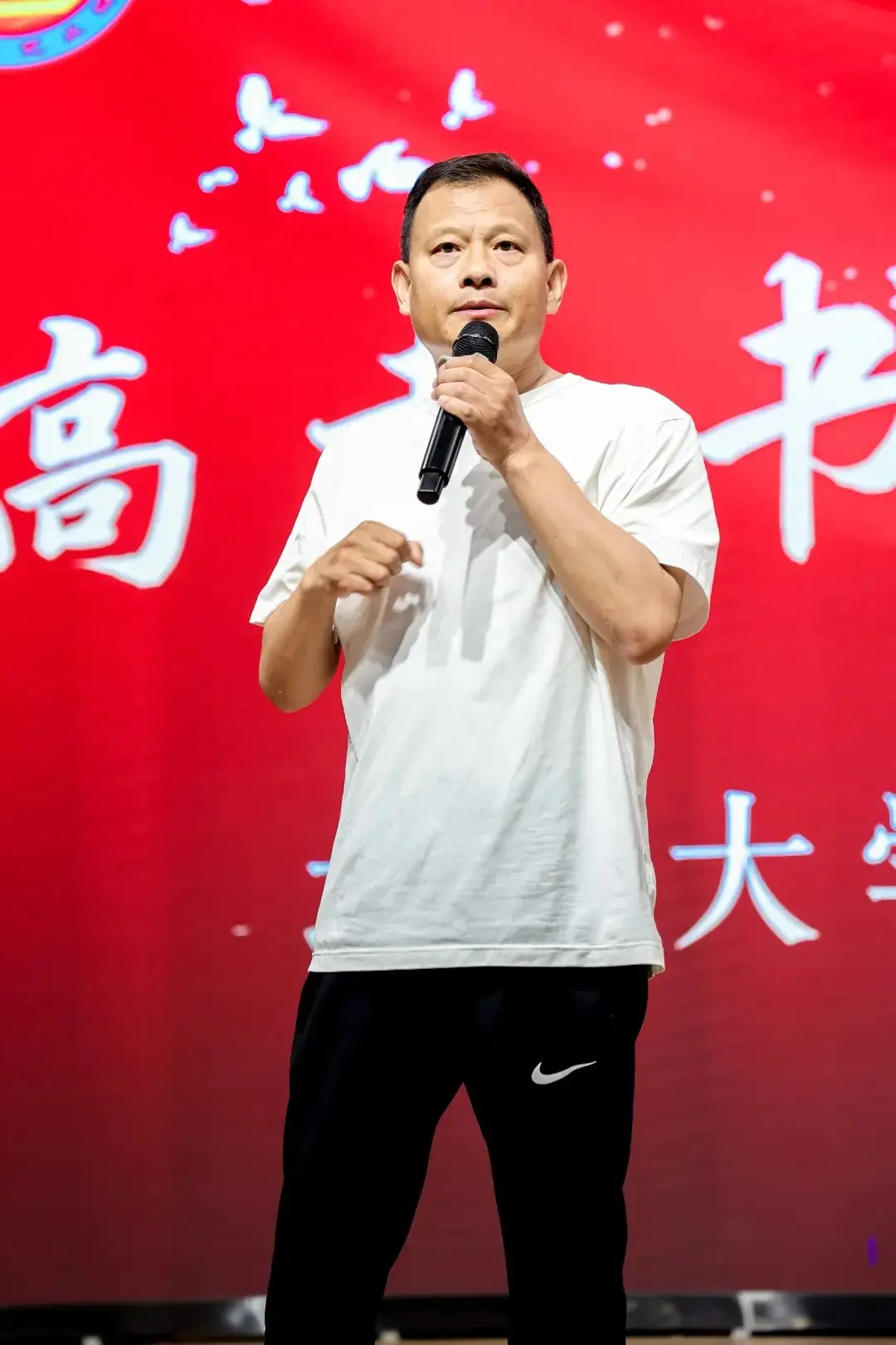 衡水卓越丨“书法赋能 提分高考”——北京大学陈刚教授到我校开展专题讲座-第4张图片-四季读书网 衡水卓越丨“书法赋能 提分高考”——北京大学陈刚教授到我校开展专题讲座-第4张图片-四季读书网