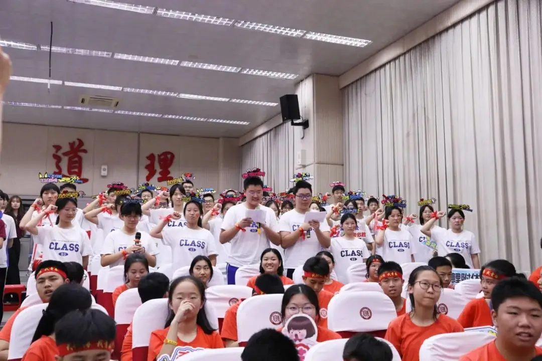 誓言凌云燃斗志,破浪前行迎中考——红岭中学园岭初中部2024年中考誓师大会顺利举行-第26张图片-四季读书网 誓言凌云燃斗志,破浪前行迎中考——红岭中学园岭初中部2024年中考誓师大会顺利举行-第26张图片-四季读书网