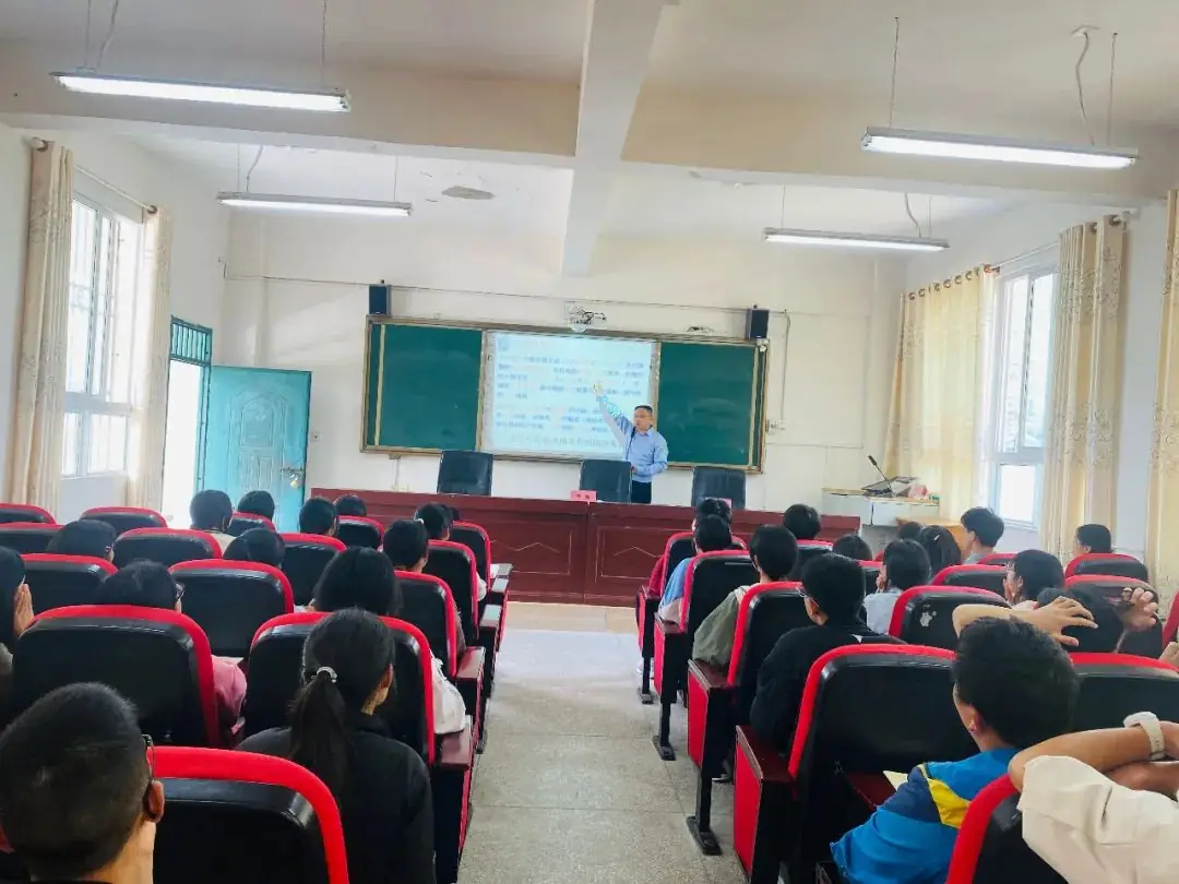 【拼战风采】交流促成长,帮扶助中考——达州中学托底帮扶石塘学校指导中考备考研讨活动 第7张