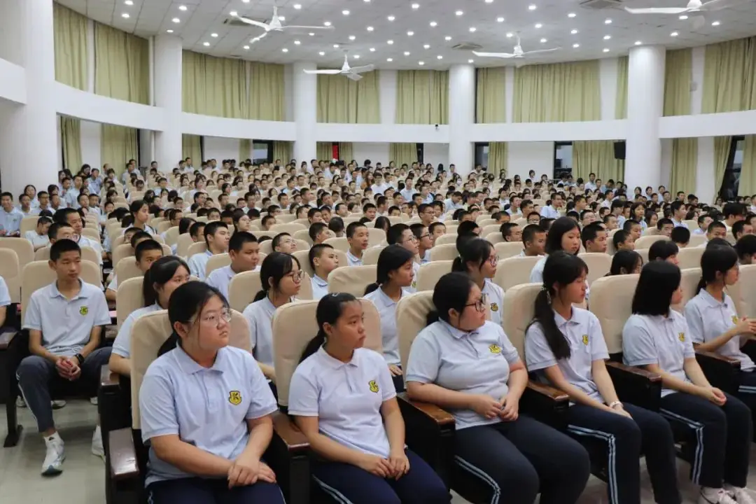 桃李春风凌云志,决胜生地“小中考”———漳州康桥学校八年级“小中考”誓师大会纪实 第13张 桃李春风凌云志,决胜生地“小中考”———漳州康桥学校八年级“小中考”誓师大会纪实 第13张